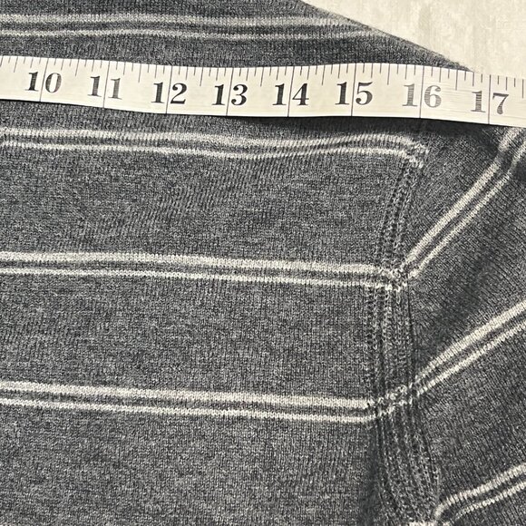 Theory Men’s Merino Wool Knit Sweater Gray Striped Crewneck Size M Lightweight - Picture 10 of 10